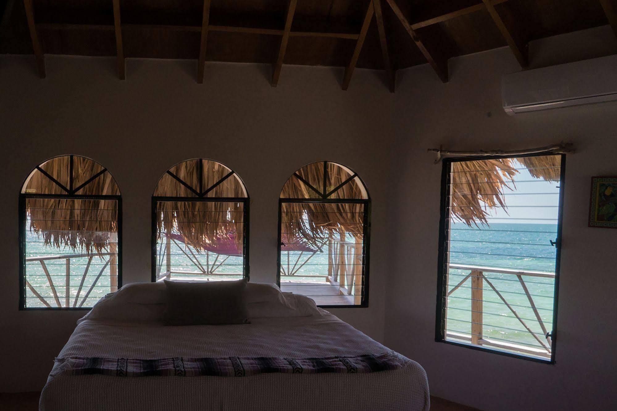 Thatch Caye Resort A Muy'Ono Resort Hopkins Exteriör bild