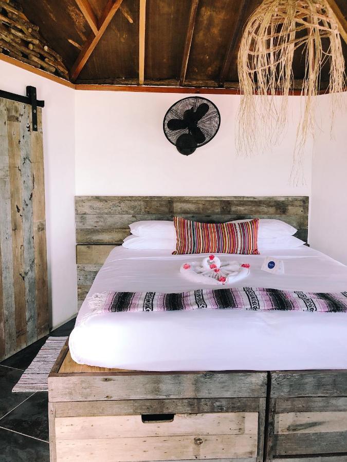 Thatch Caye Resort A Muy'Ono Resort Hopkins Exteriör bild